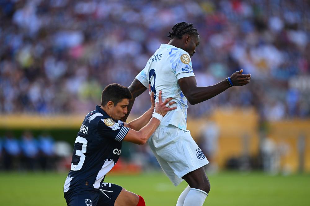 巴西女排3-2险胜日本队，晋级世联赛决赛，与意大利队争夺冠军