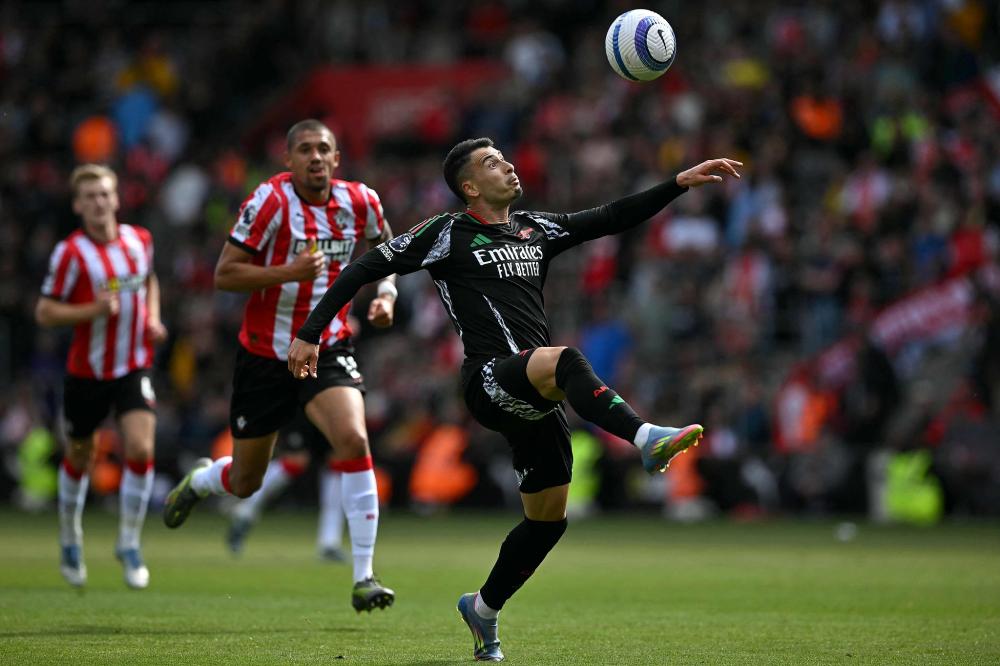 湖人浓眉哥篮下统治助力球队获胜